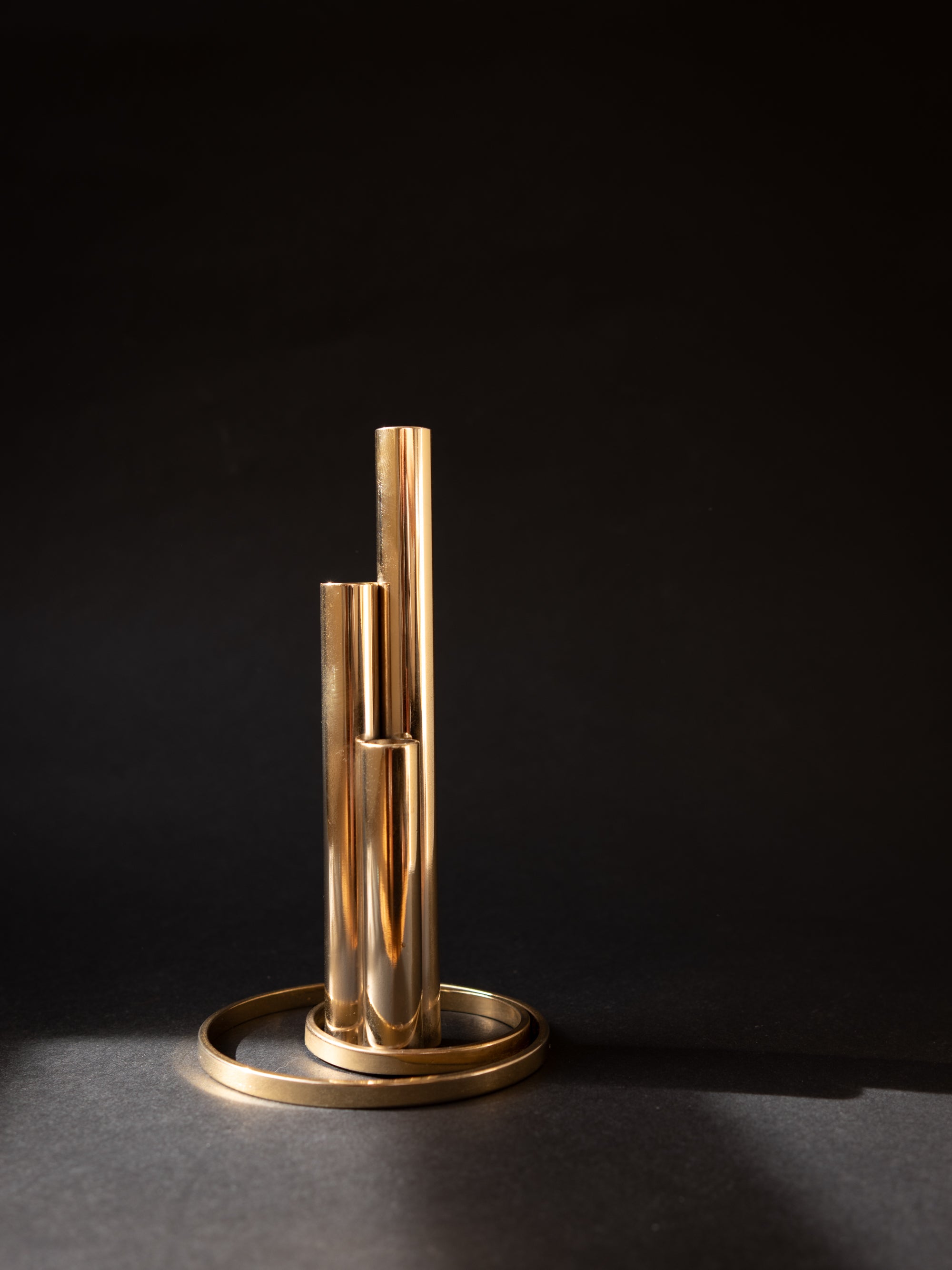 Vase soliflore plaqué or 24 carats italien — Design tubulaire triple moderniste, vers 1970