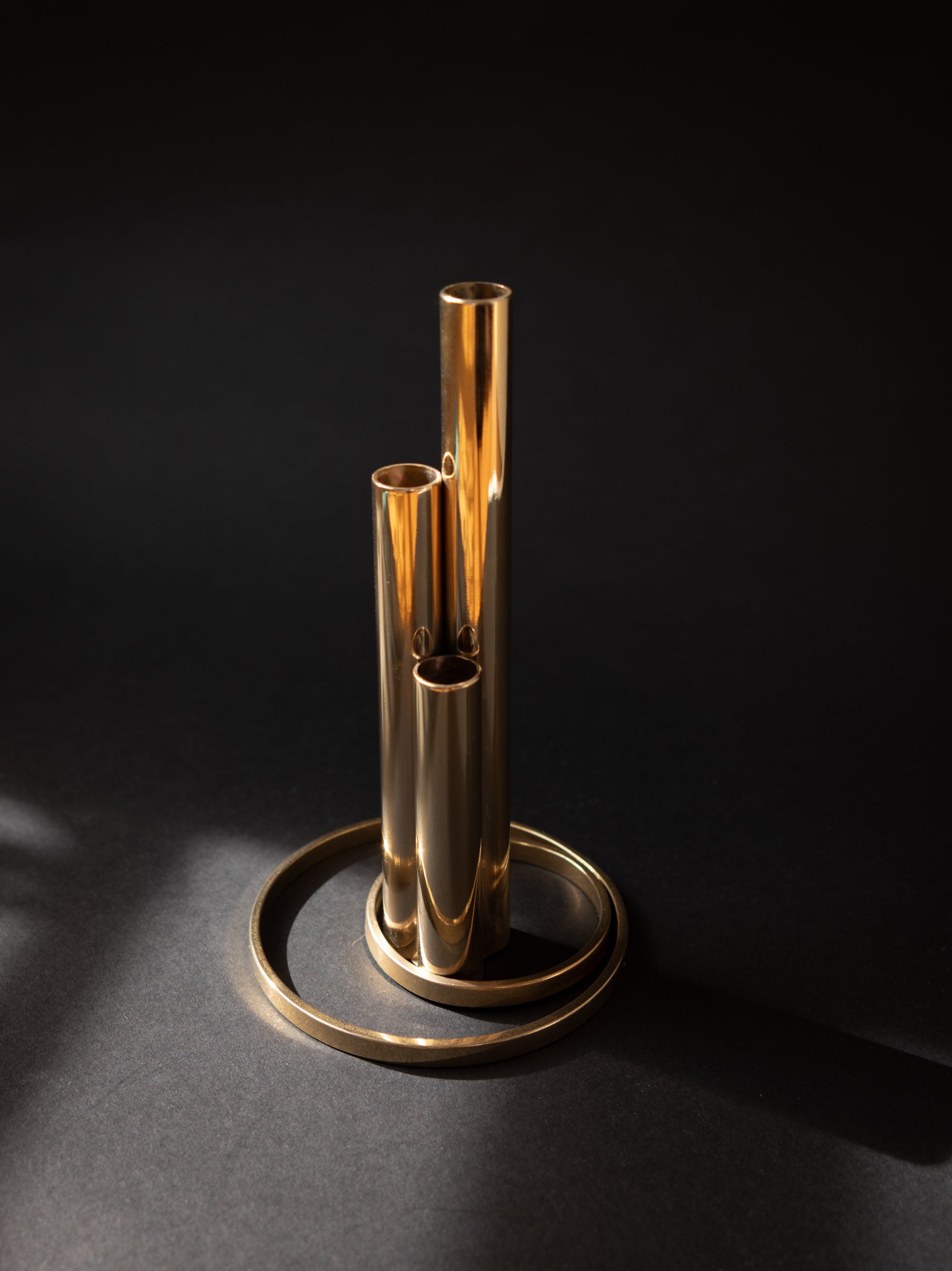 Vase soliflore plaqué or 24 carats italien — Design tubulaire triple moderniste, vers 1970