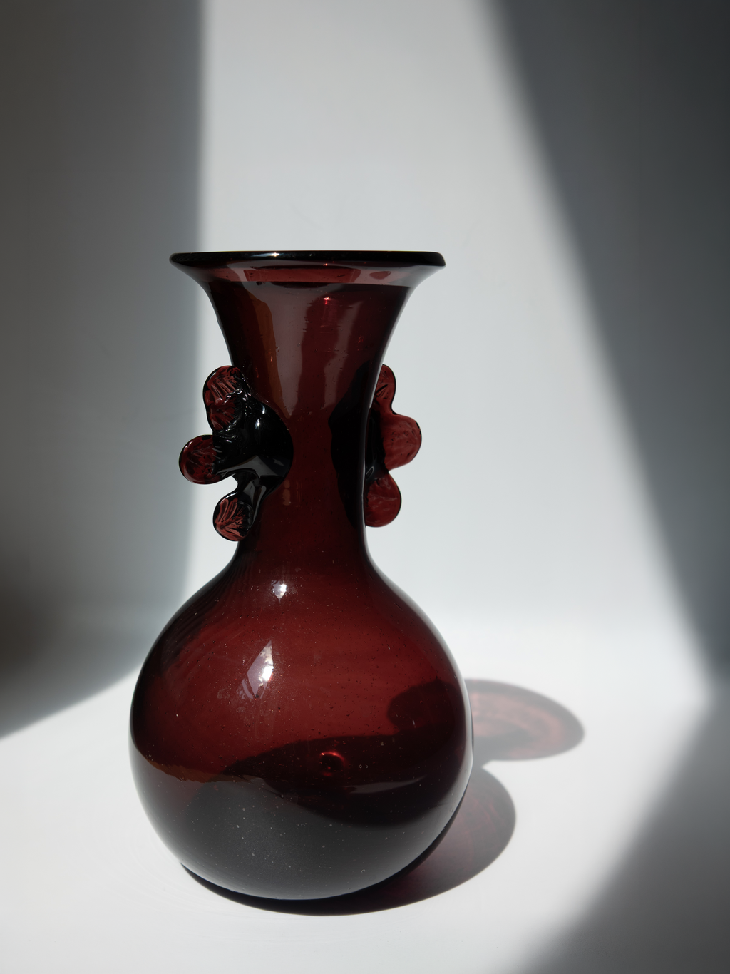 Vase en verre de Murano, ton aubergine, Italie, années 1970