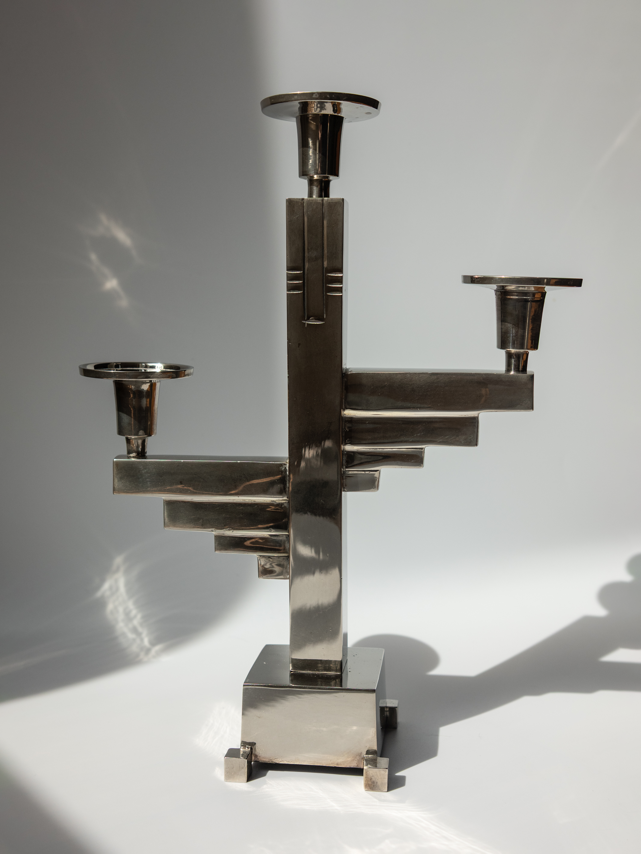 Candélabre à trois bras en métal chromé, d'inspiration Bauhaus