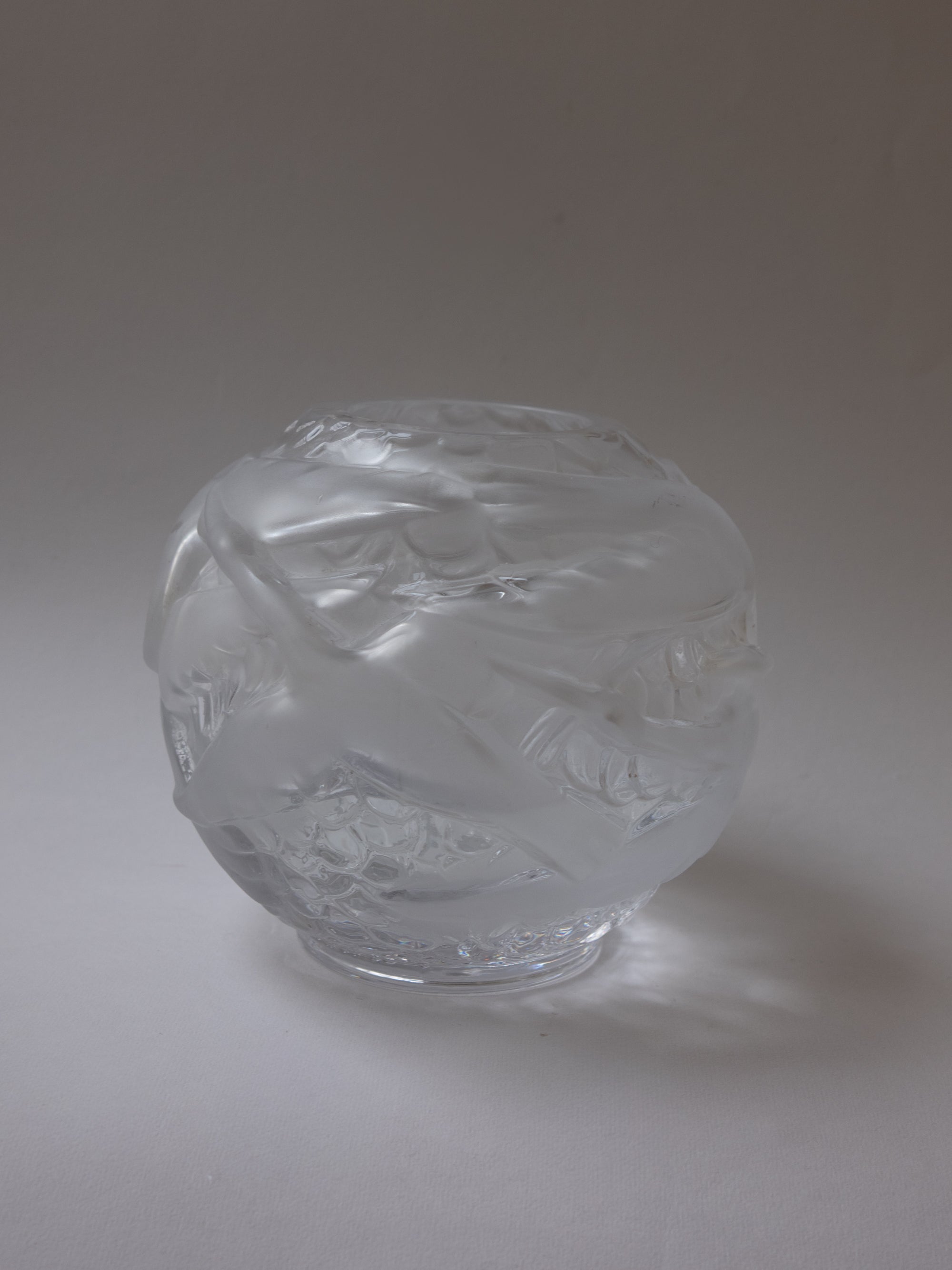 Portieux Vallerysthal "Oiseaux" Art Deco Frosted Globe Vase