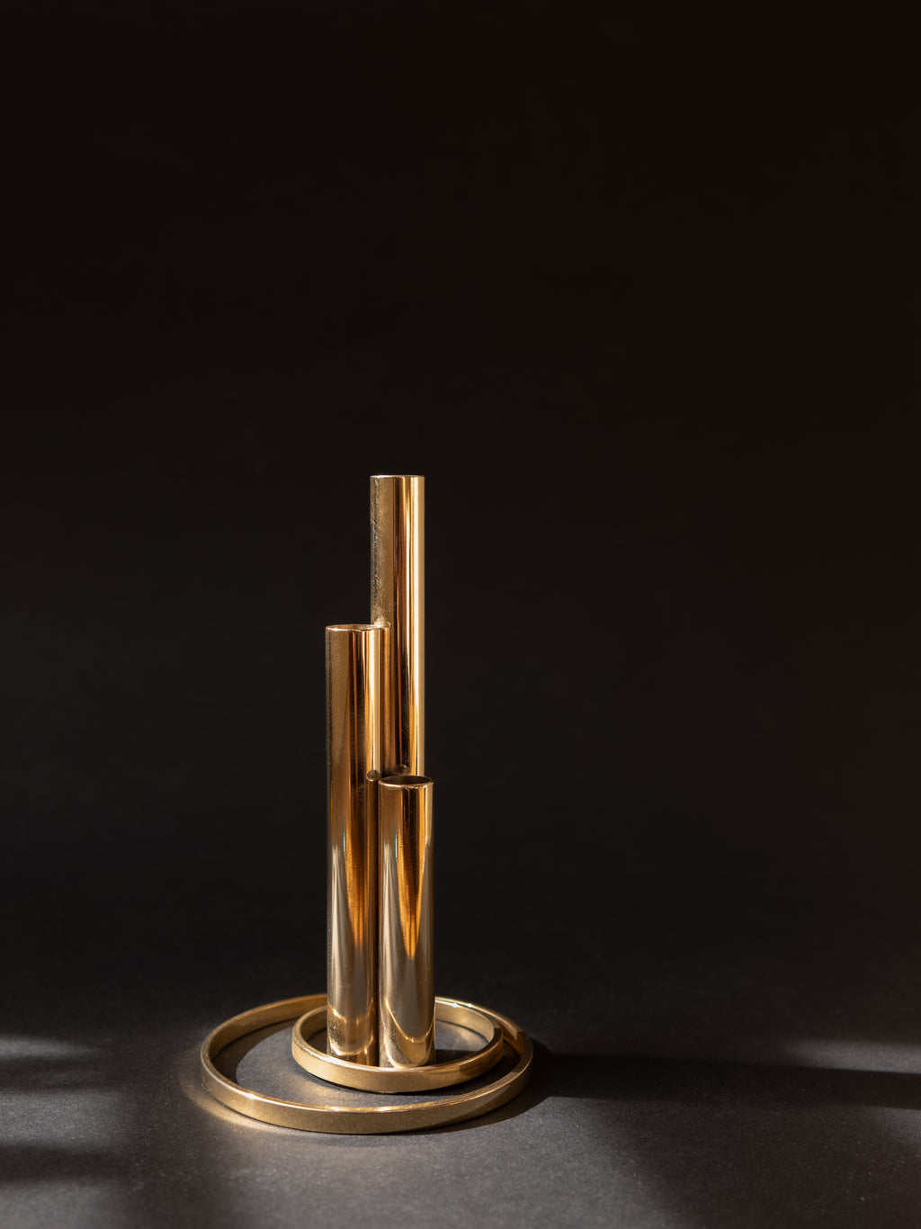 Vase soliflore plaqué or 24 carats italien — Design tubulaire triple moderniste, vers 1970