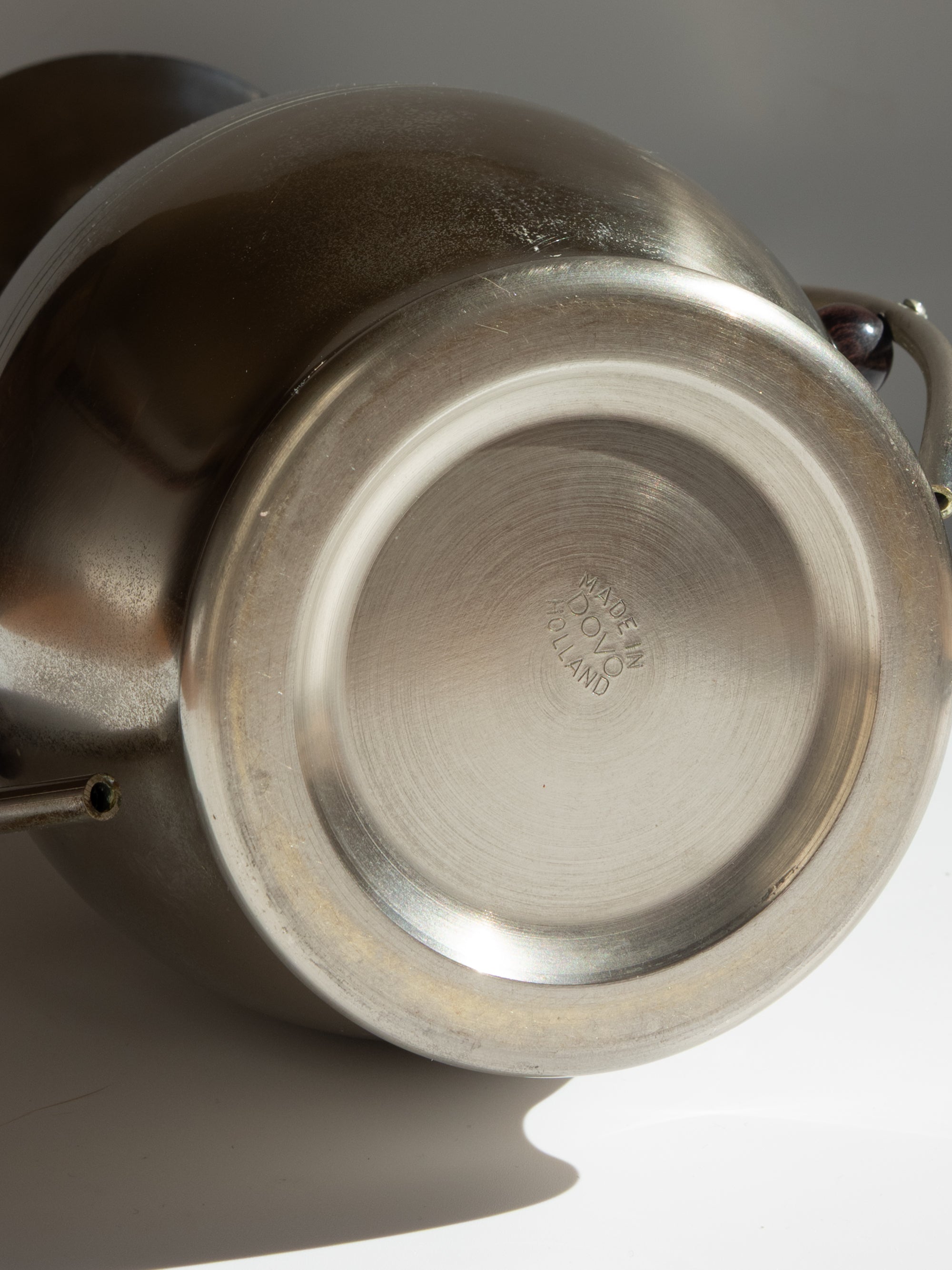 Vase en métal à deux anses Dovo avec perles en bois