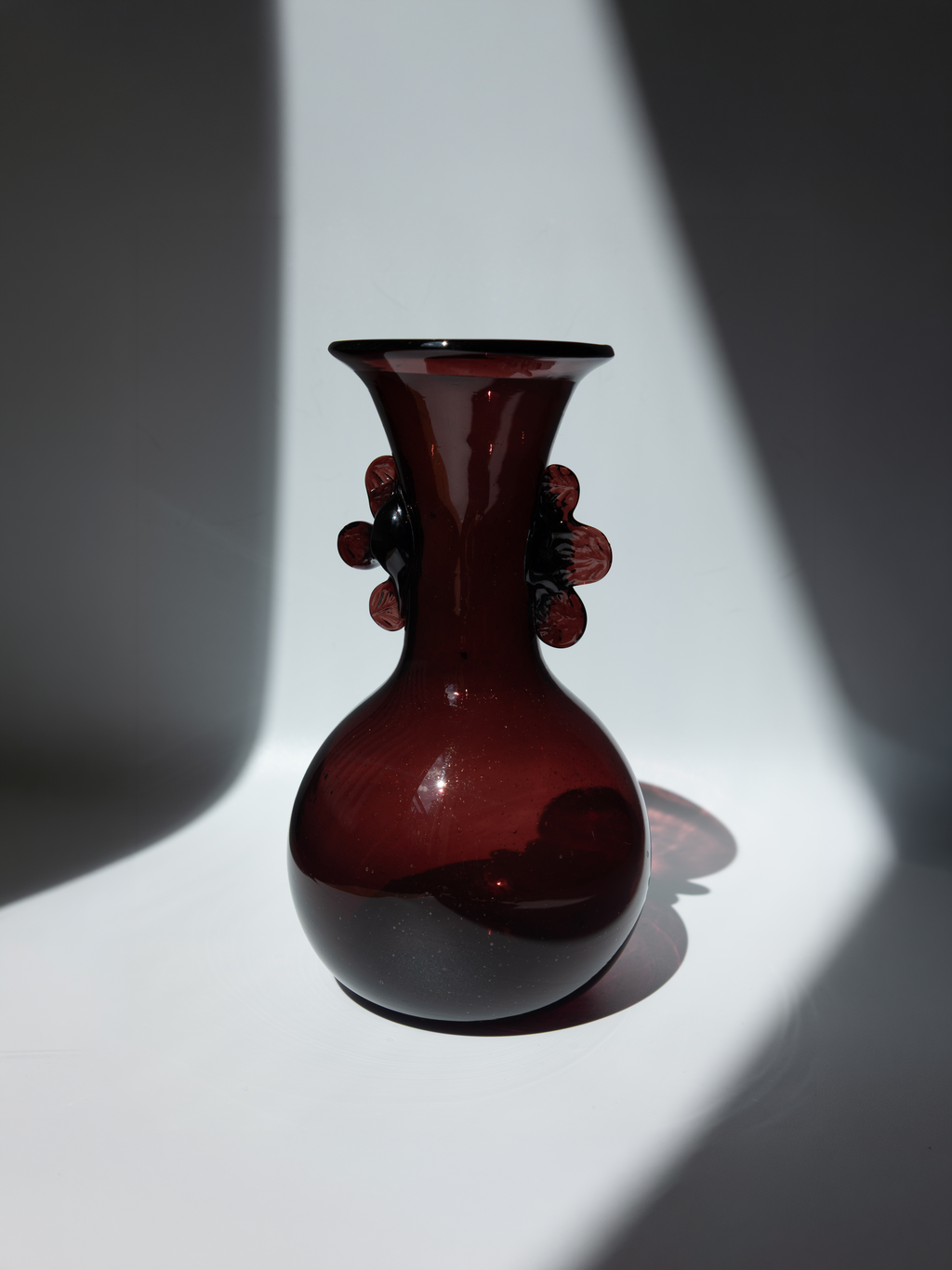 Vase en verre de Murano, ton aubergine, Italie, années 1970