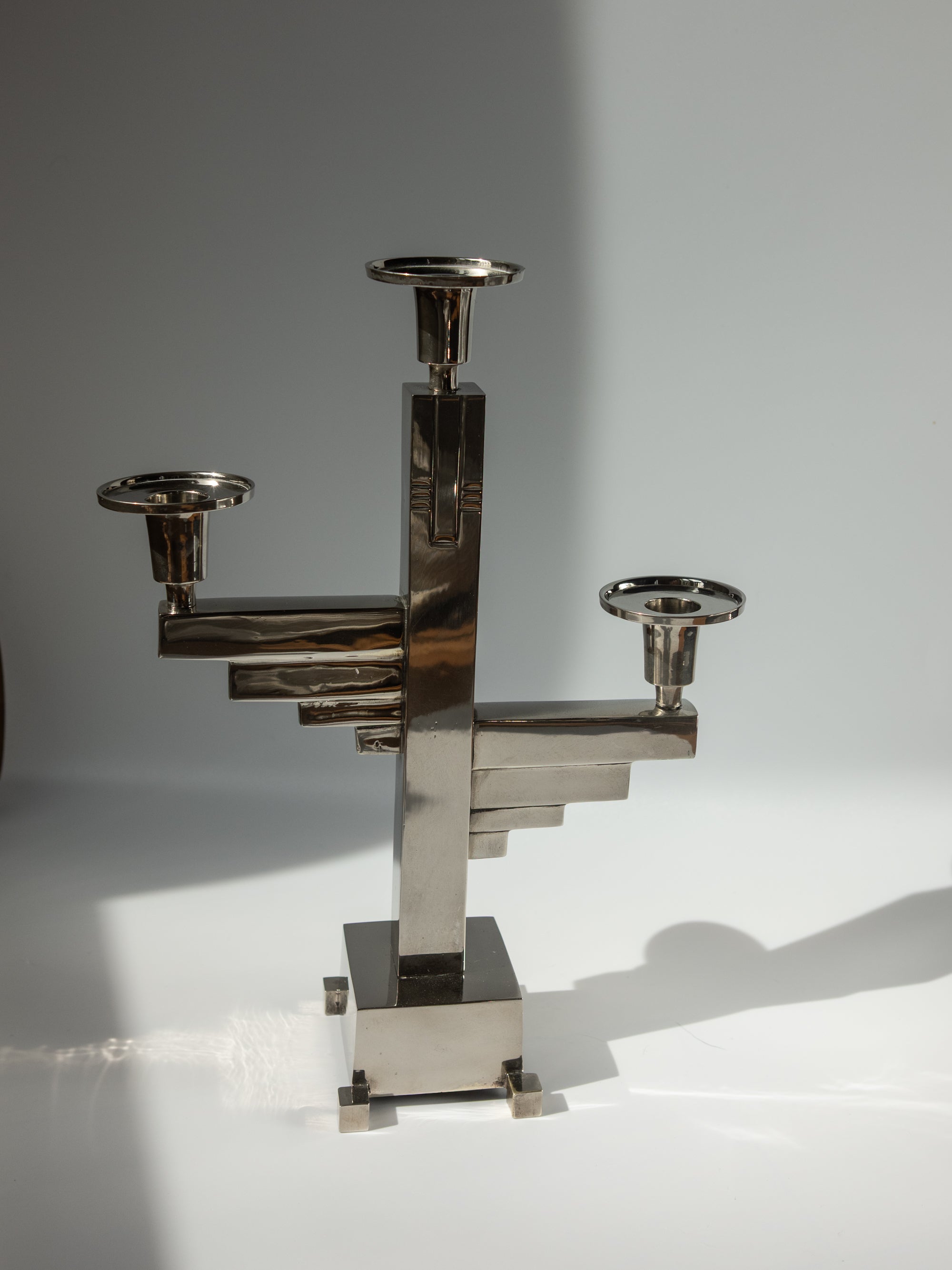 Candélabre à trois bras en métal chromé, d'inspiration Bauhaus