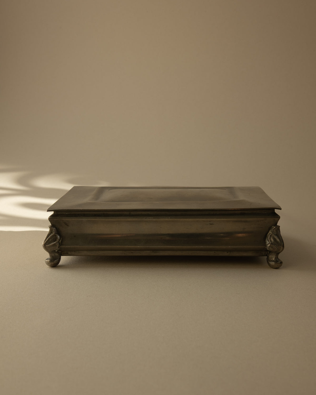 MABOS Swedish Grace Box on Sculpted Corner Feet