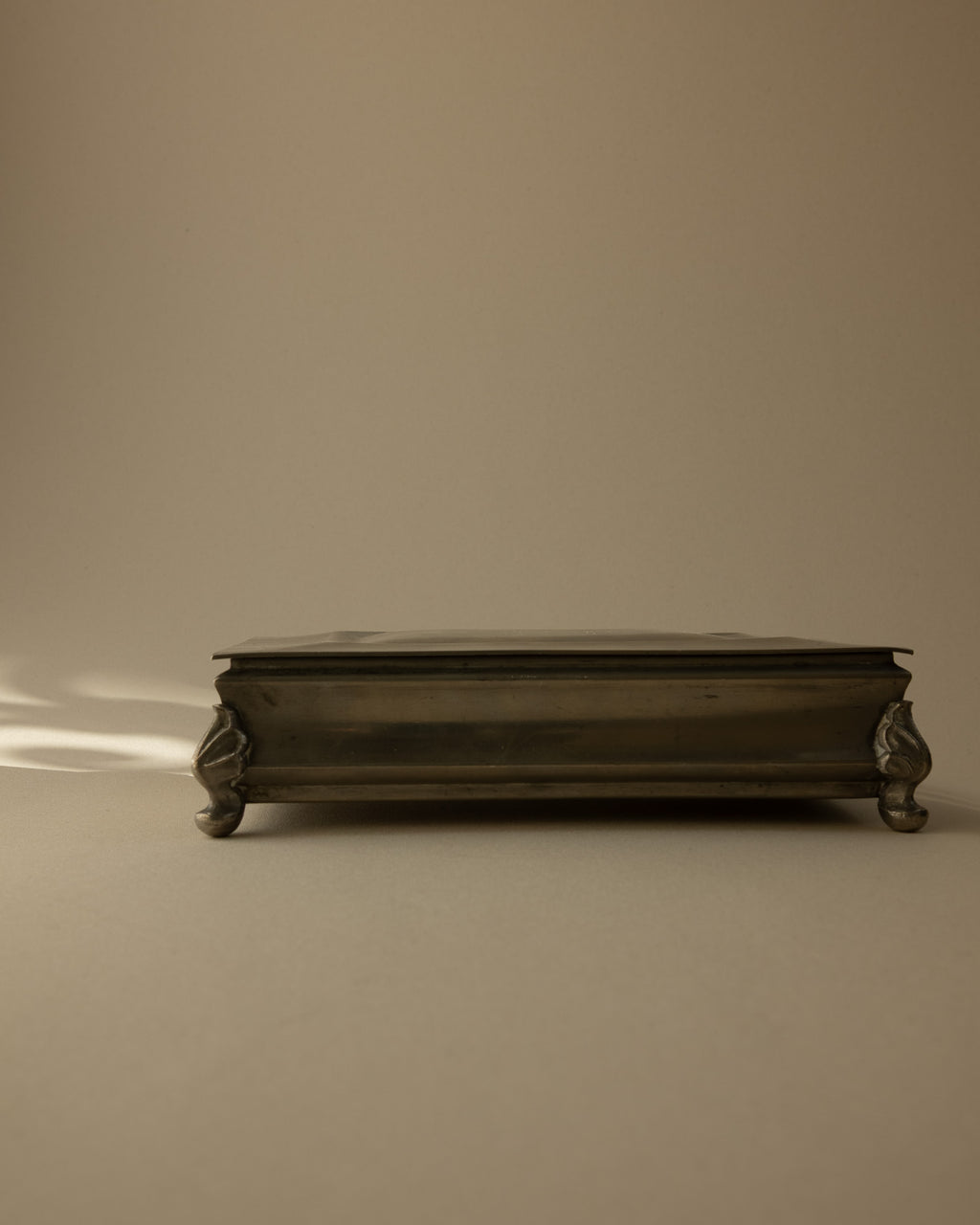 MABOS Swedish Grace Box on Sculpted Corner Feet