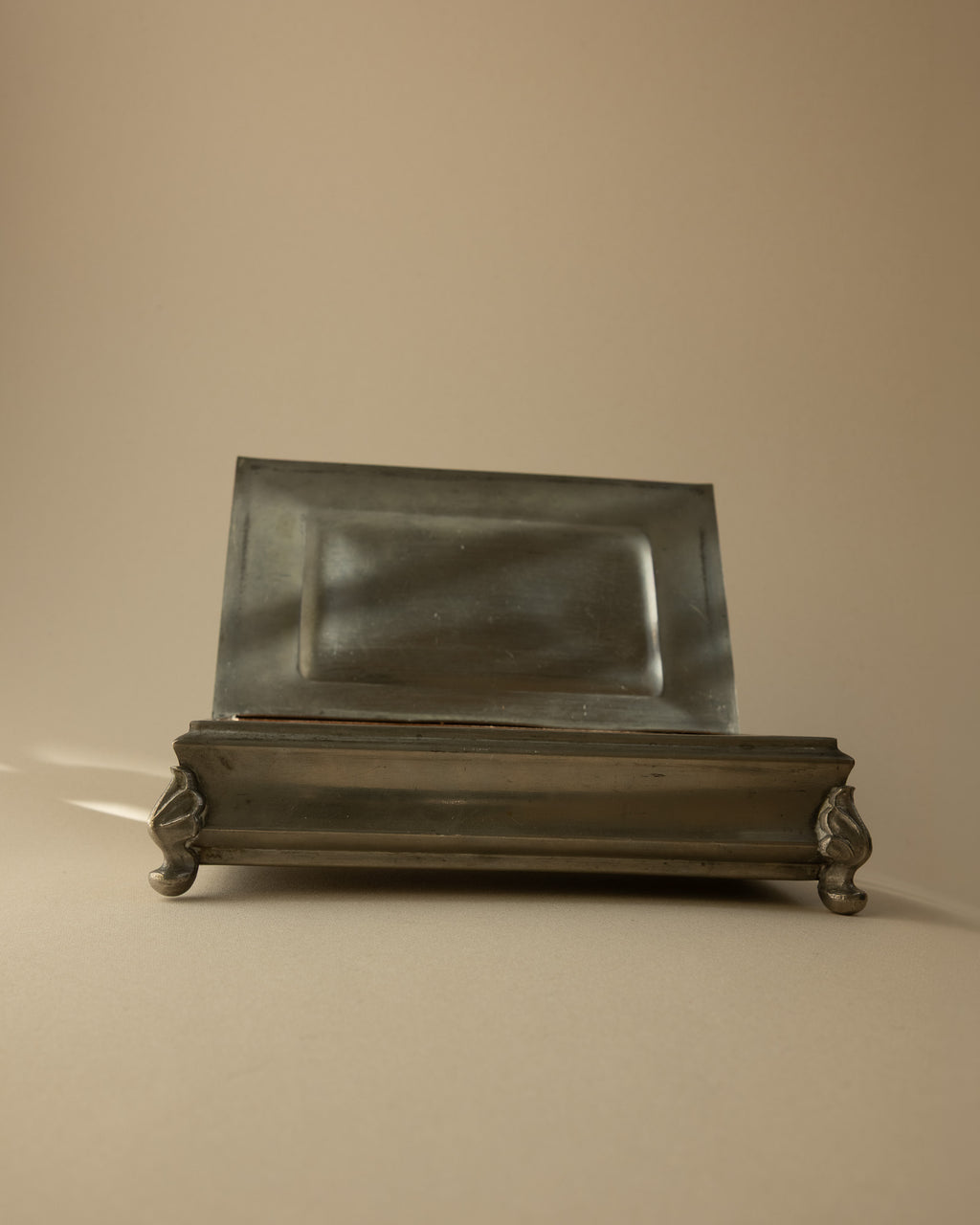 MABOS Swedish Grace Box on Sculpted Corner Feet