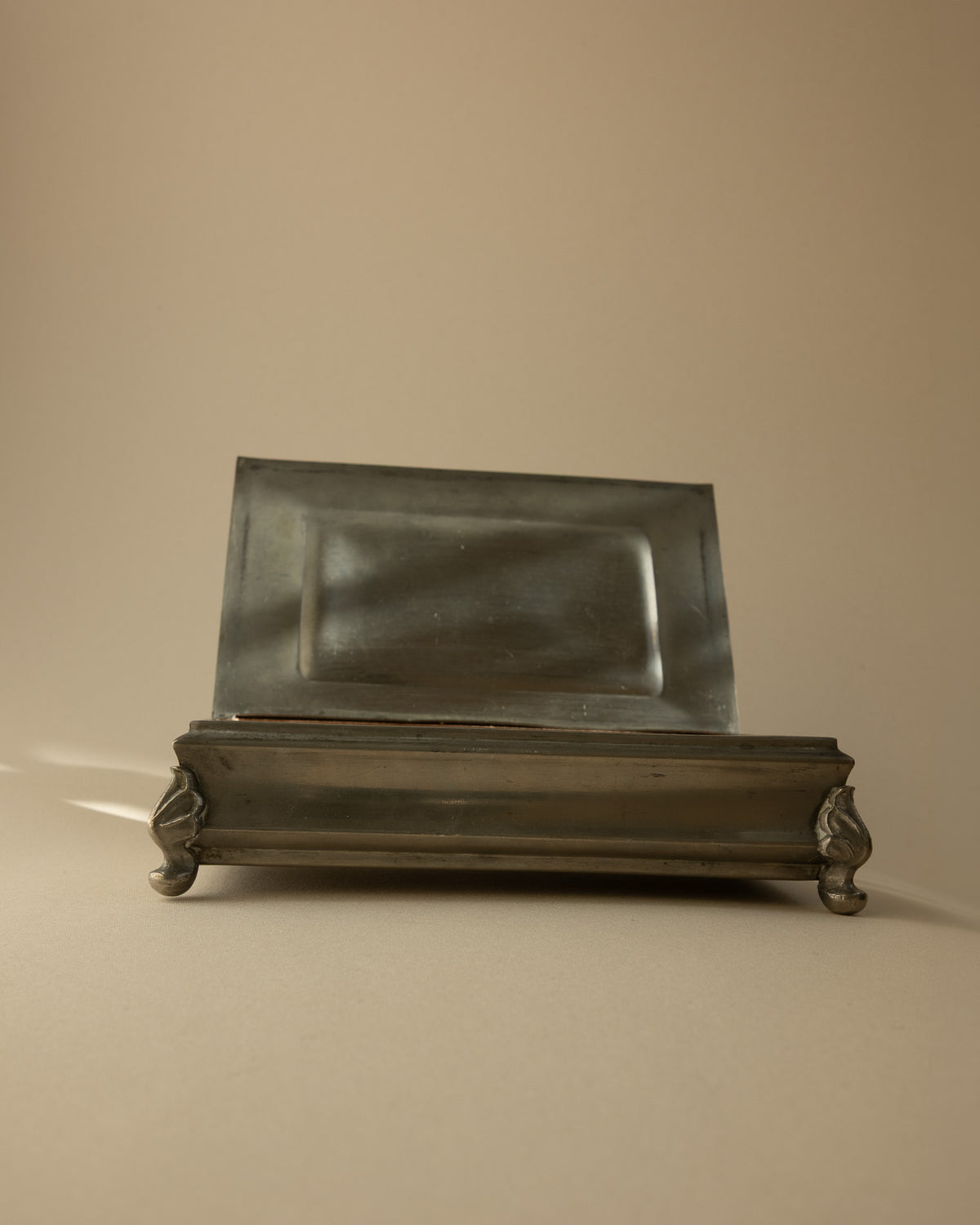 MABOS Swedish Grace Box on Sculpted Corner Feet