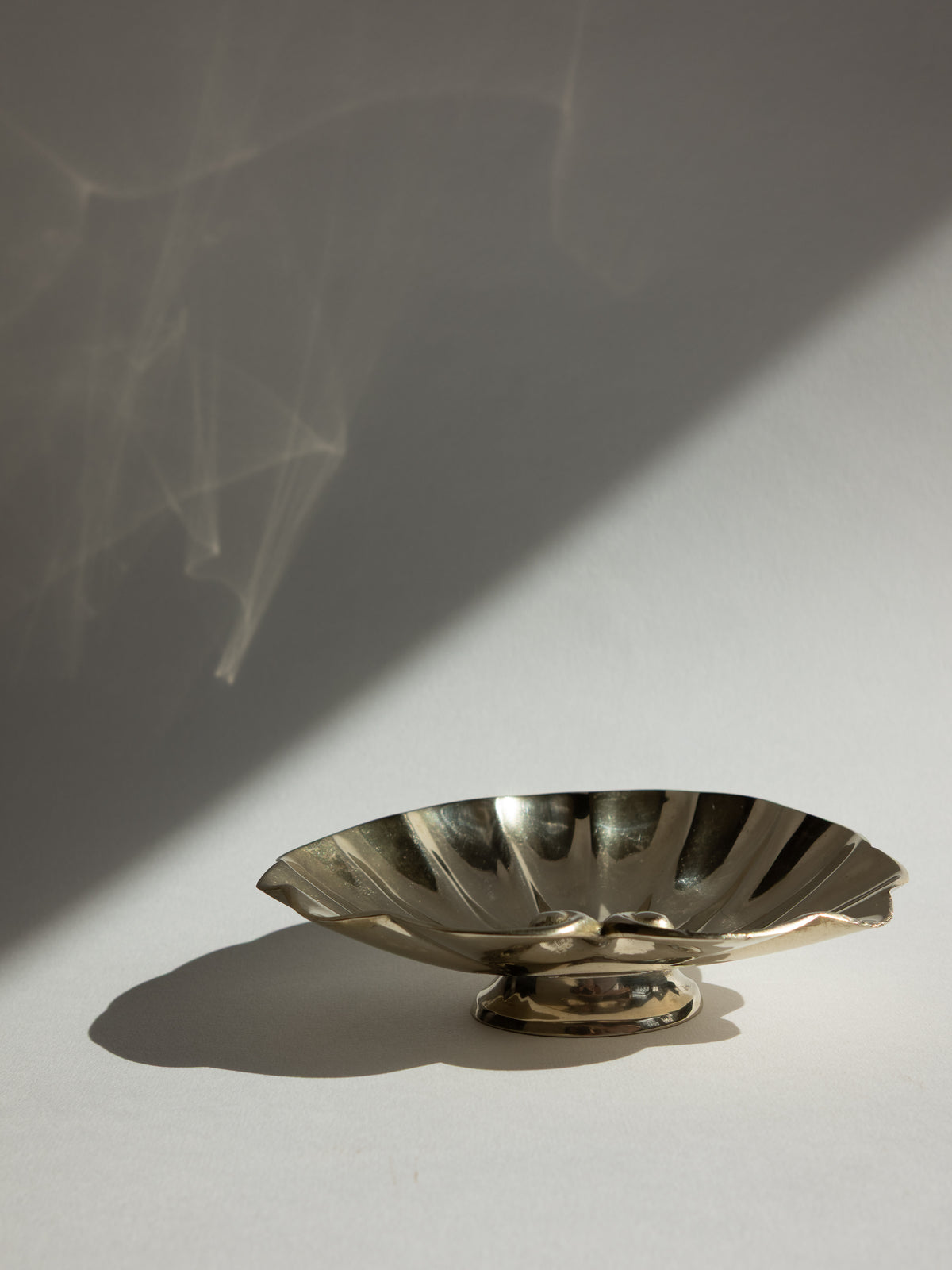 French Art Deco Polished Brass Shell Pedestal Jewellery Dish